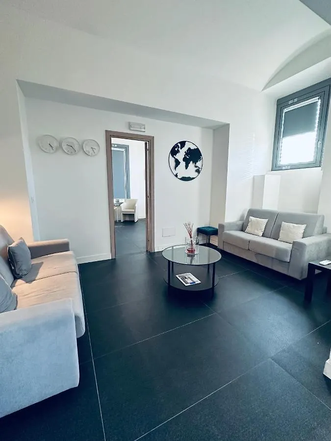 Lite Apartment By Eureka Catane