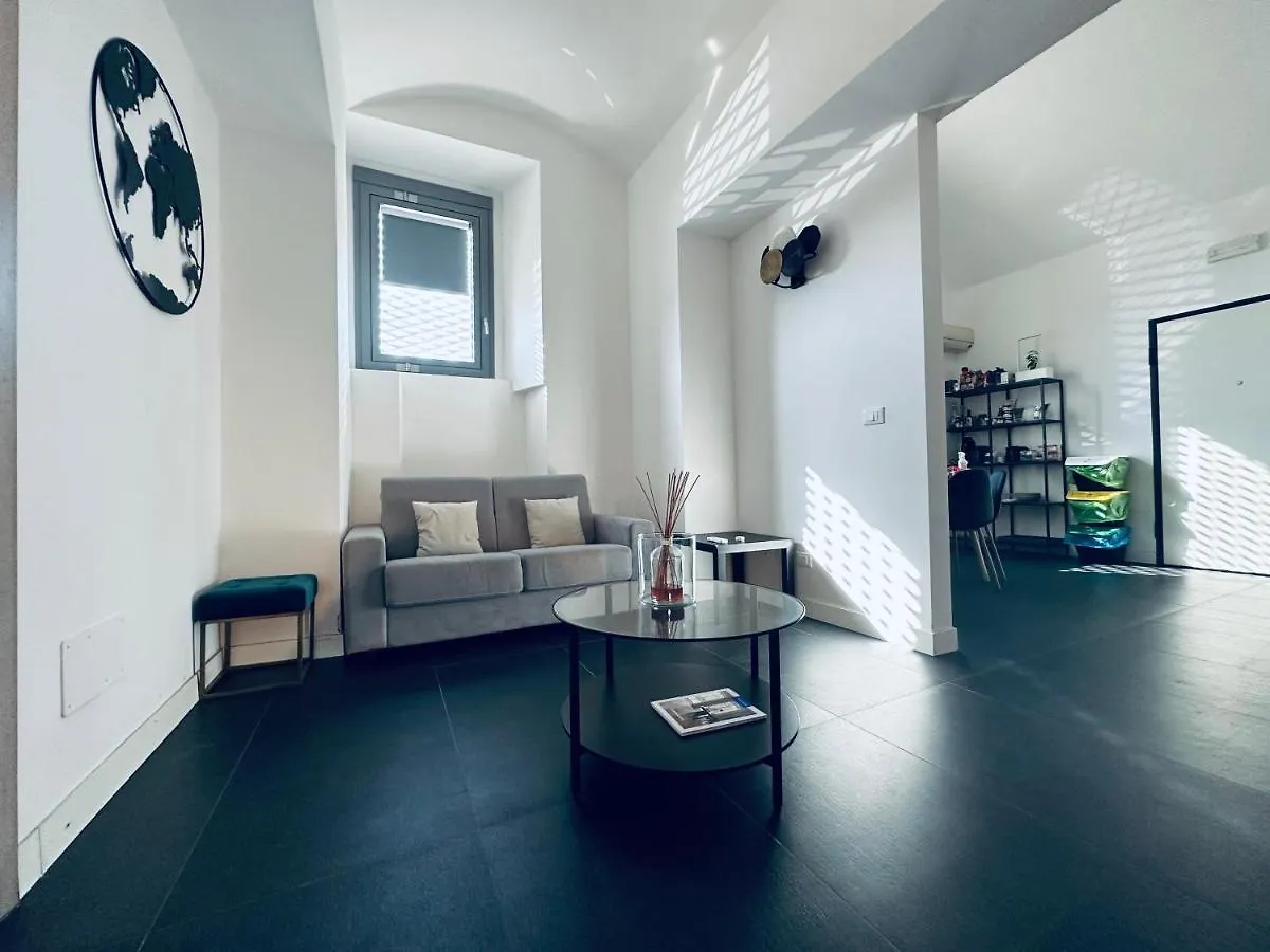 Lite Apartment By Eureka Catane 0*,